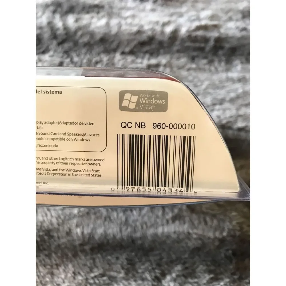 Logitech QuickCam for Notebooks Built In Microphone Factory Sealed New‎